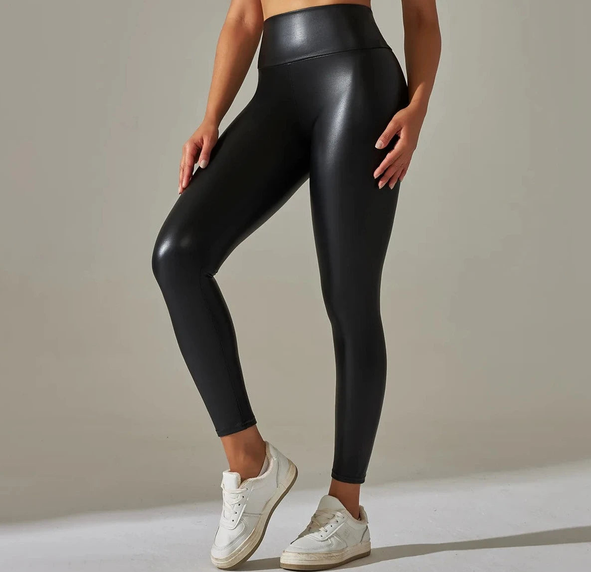 Calça Legging de Couro - Cintura Alta - Interior Forrado Calça legging Finesse 